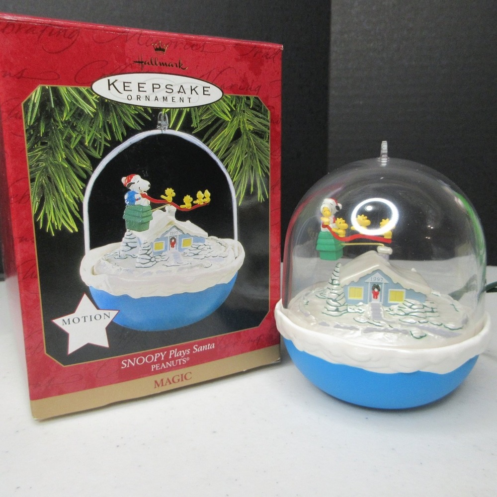 Hallmark Keepsake Ornament 1997 Snoopy Plays Santa Peanuts Motion Magic